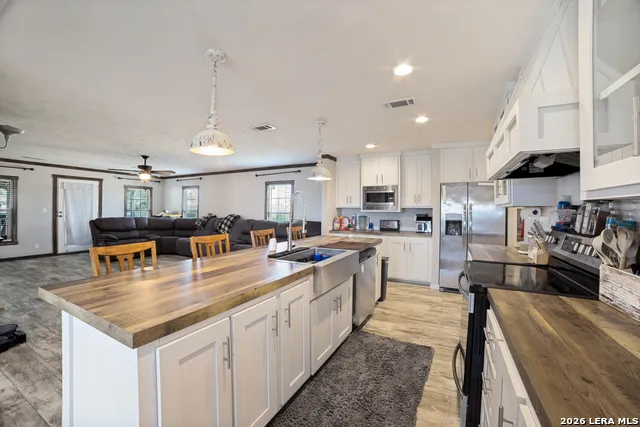 20353 Senior Rd Von Ormy, TX 78073