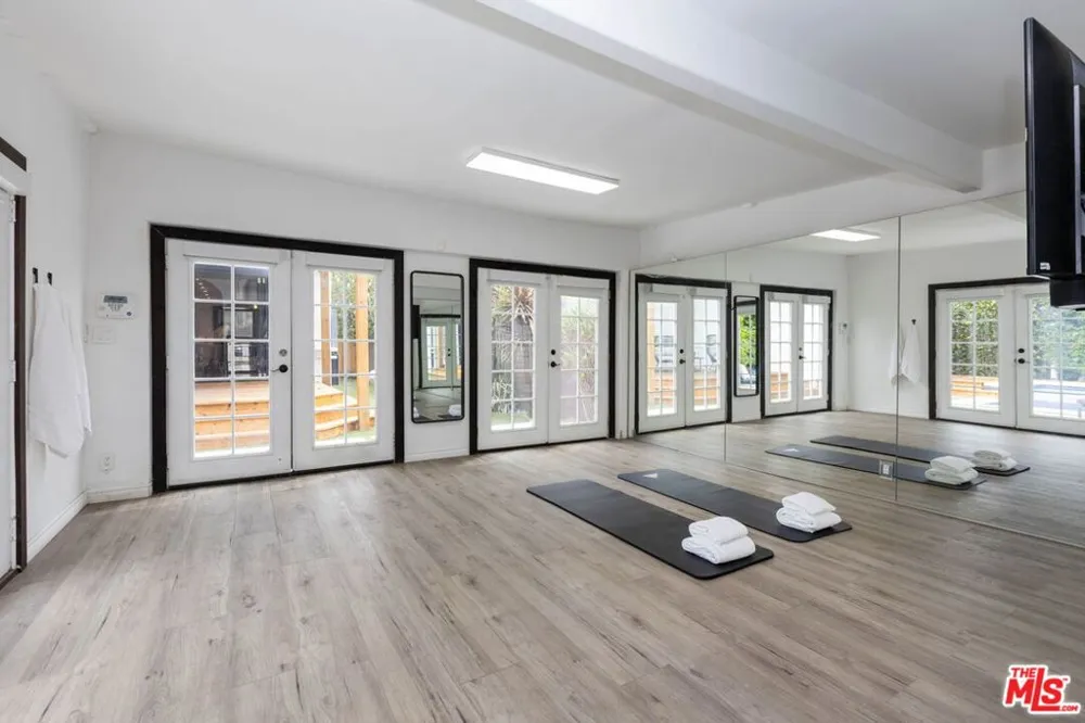 829 Stanley Avenue Los Angeles, CA 90046