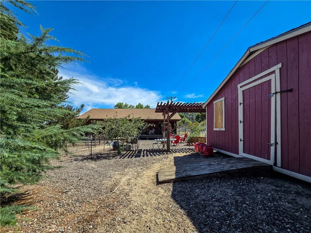 5363 Hess Road Phelan, CA 92371