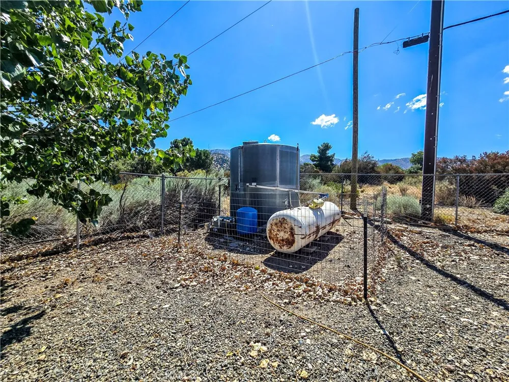 5363 Hess Road Phelan, CA 92371