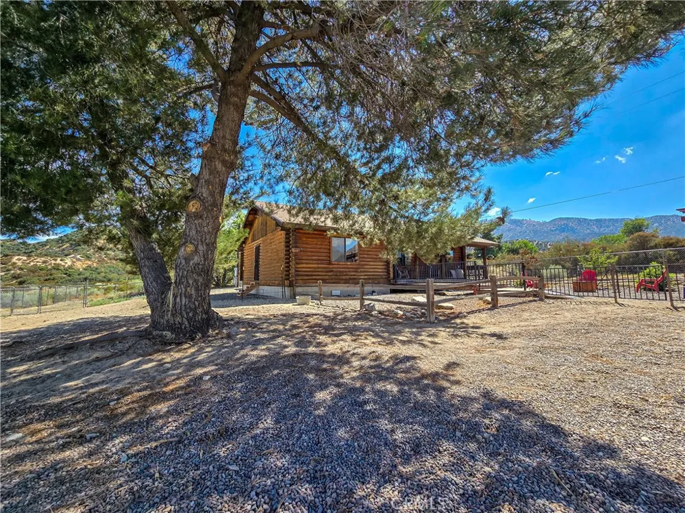 5363 Hess Road Phelan, CA 92371