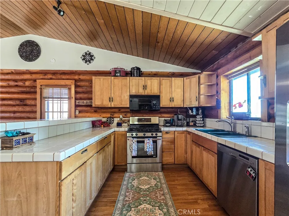 5363 Hess Road Phelan, CA 92371