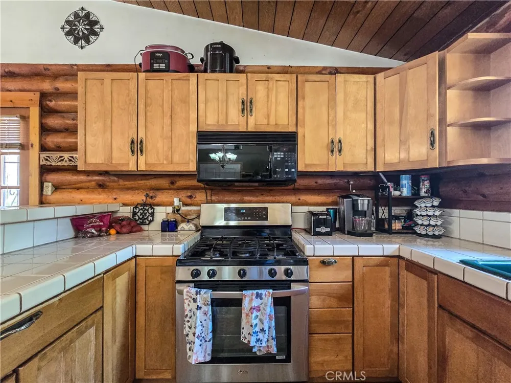 5363 Hess Road Phelan, CA 92371