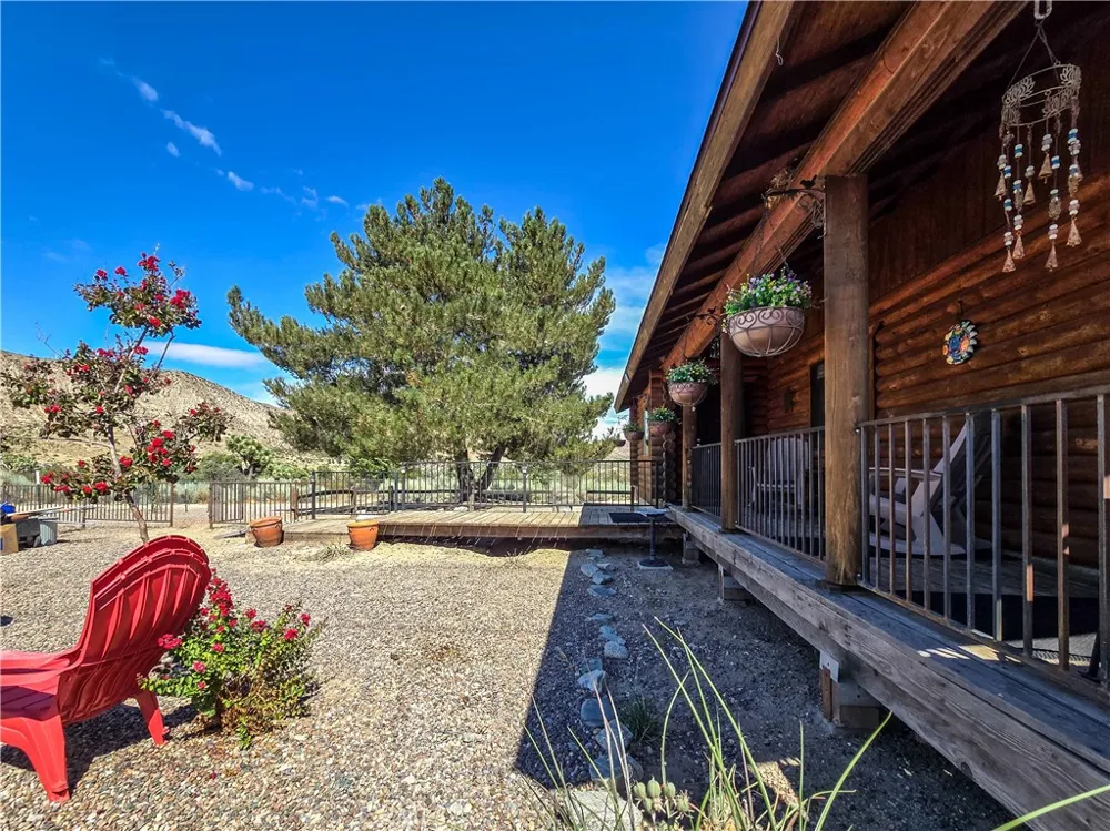 5363 Hess Road Phelan, CA 92371