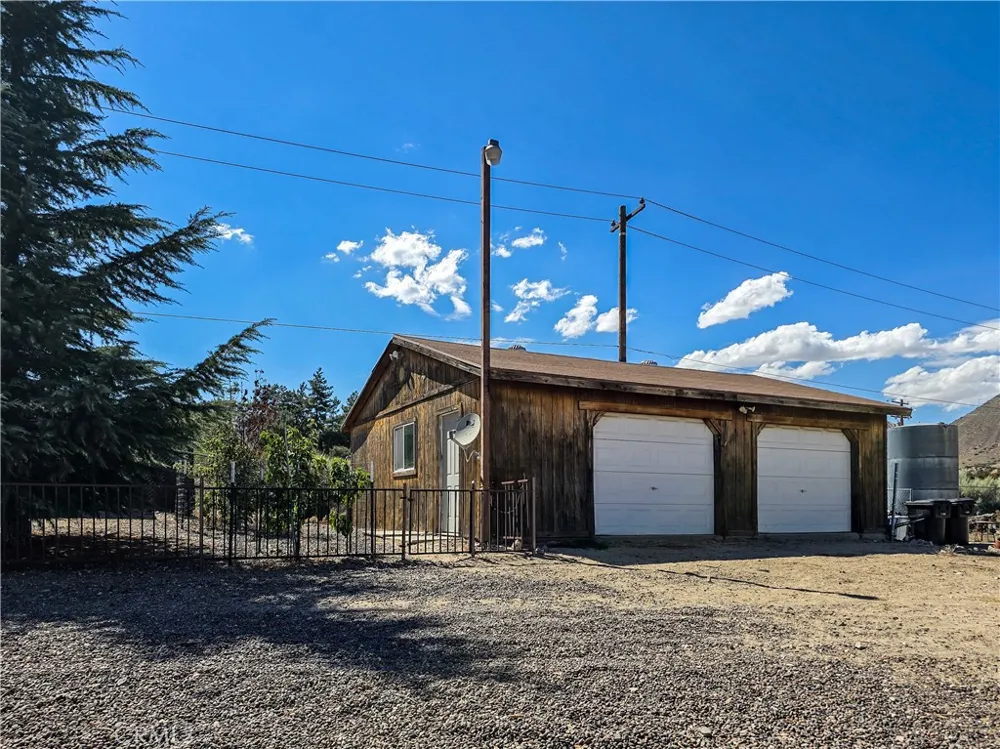 5363 Hess Road Phelan, CA 92371