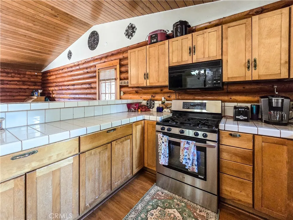 5363 Hess Road Phelan, CA 92371