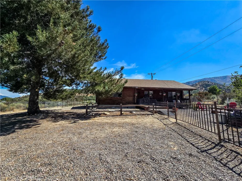 5363 Hess Road Phelan, CA 92371
