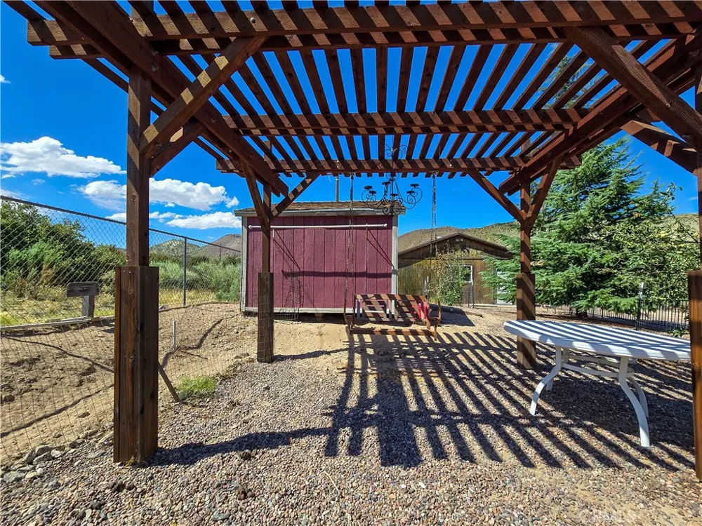 5363 Hess Road Phelan, CA 92371