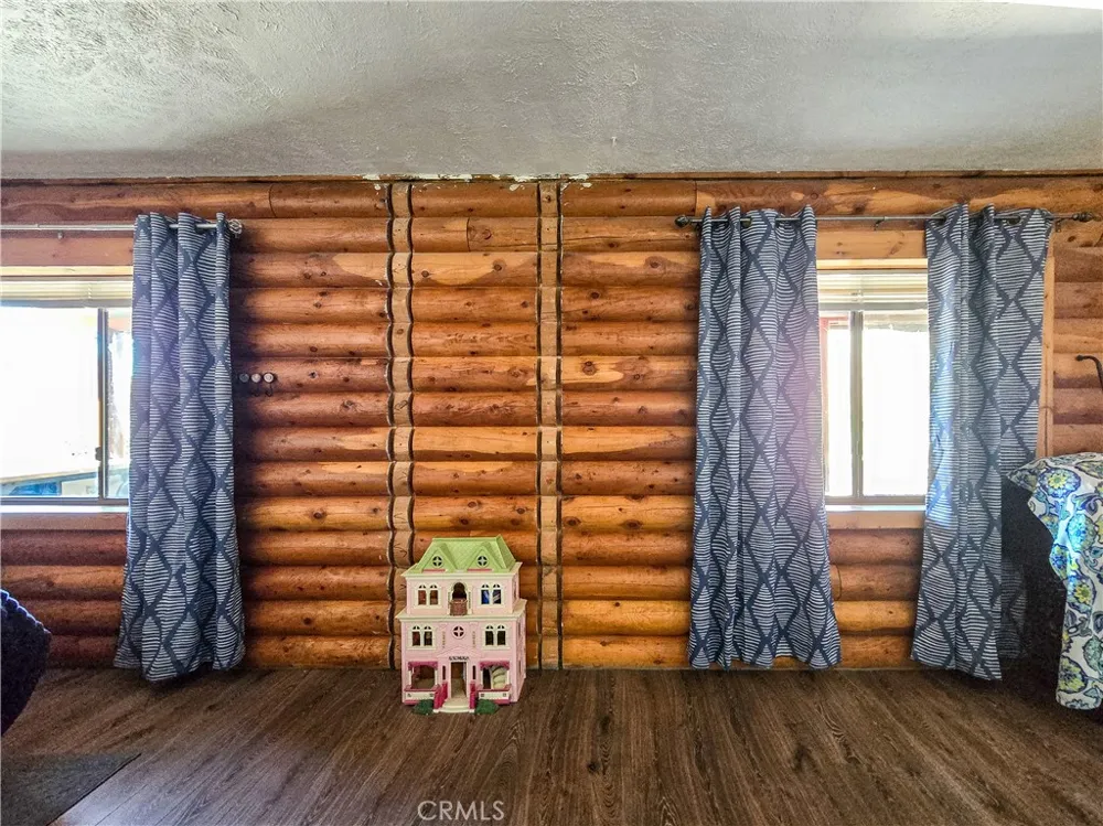 5363 Hess Road Phelan, CA 92371
