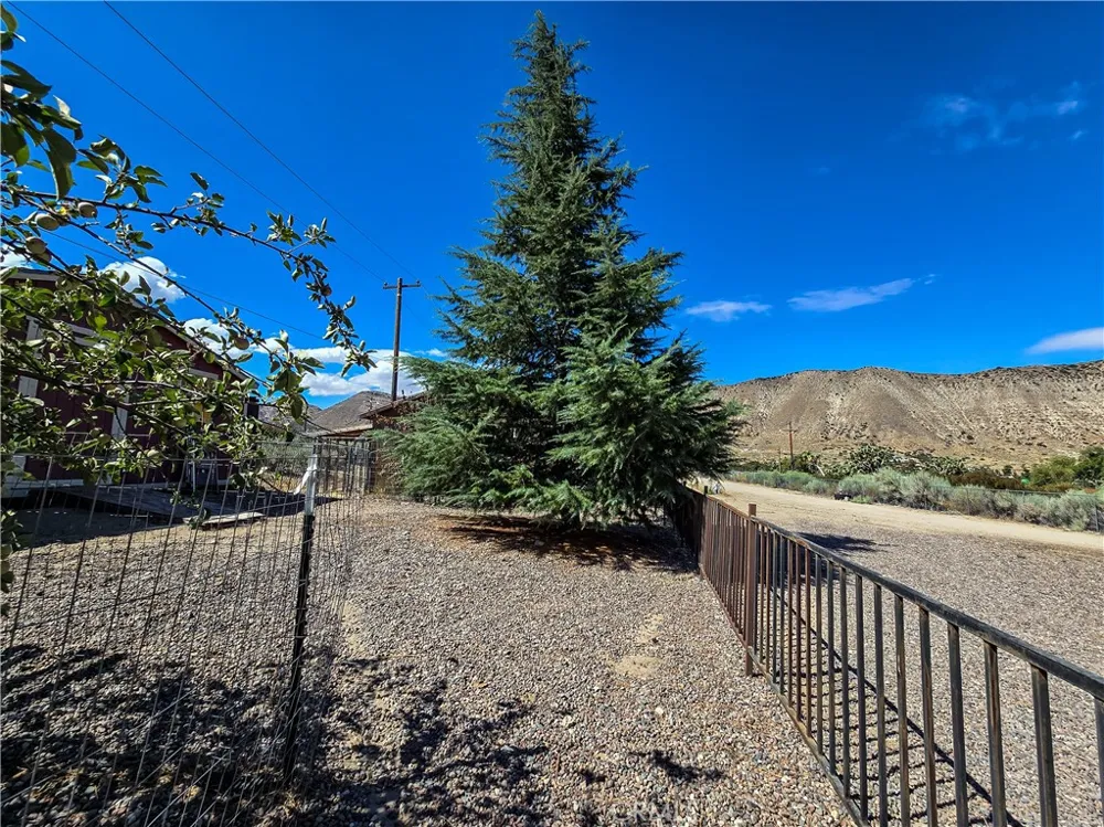 5363 Hess Road Phelan, CA 92371