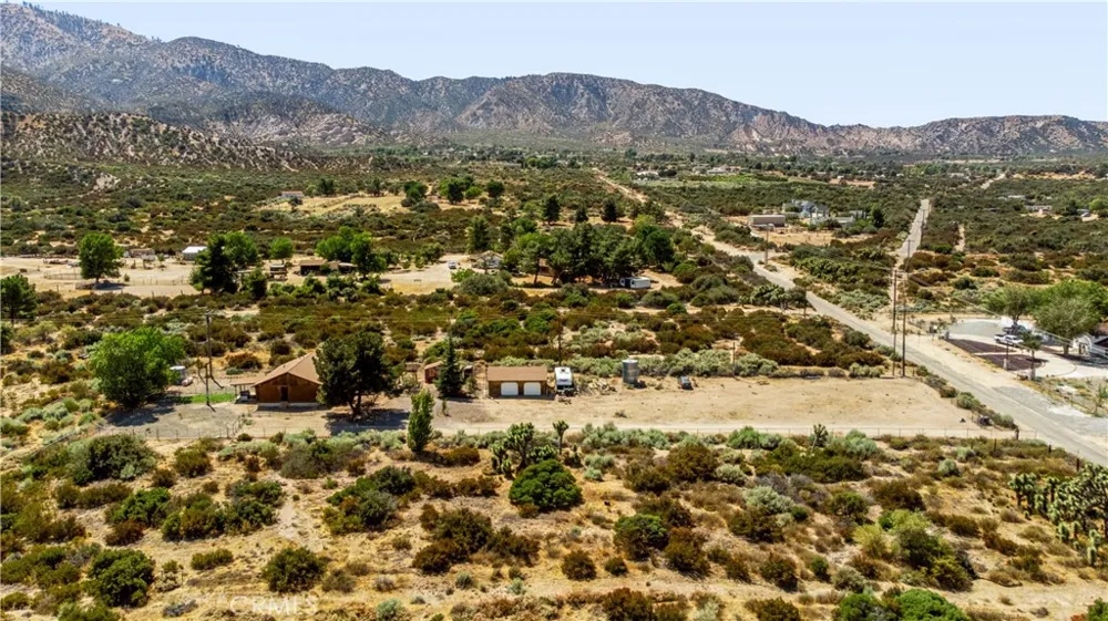 5363 Hess Road Phelan, CA 92371