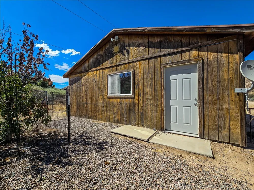 5363 Hess Road Phelan, CA 92371