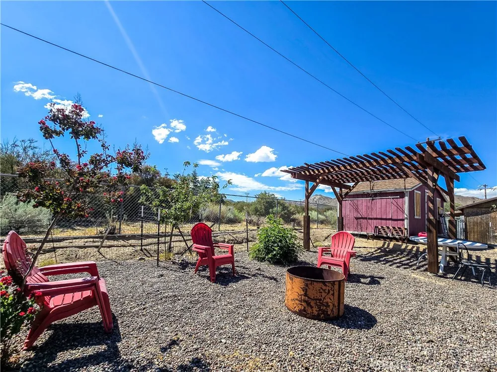 5363 Hess Road Phelan, CA 92371