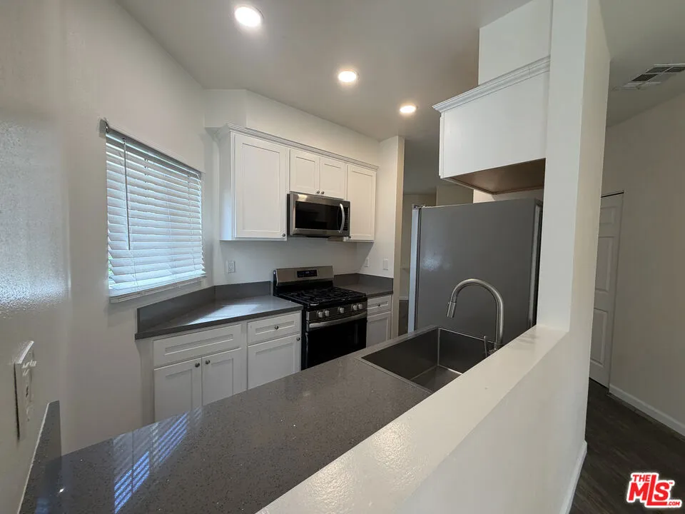 1127 Glenville Drive #Unit 2 Los Angeles, CA 90035