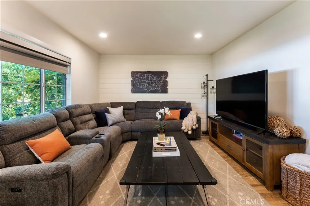 5802 Tobias Sherman Oaks, CA 91411