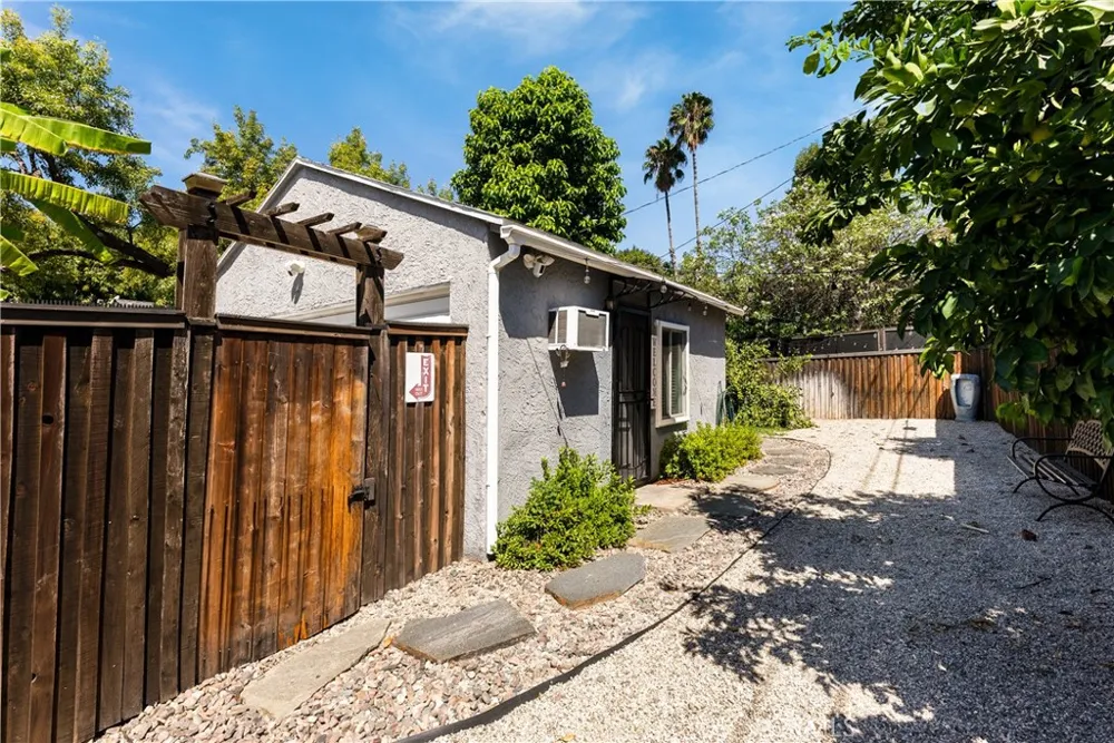 5802 Tobias Sherman Oaks, CA 91411