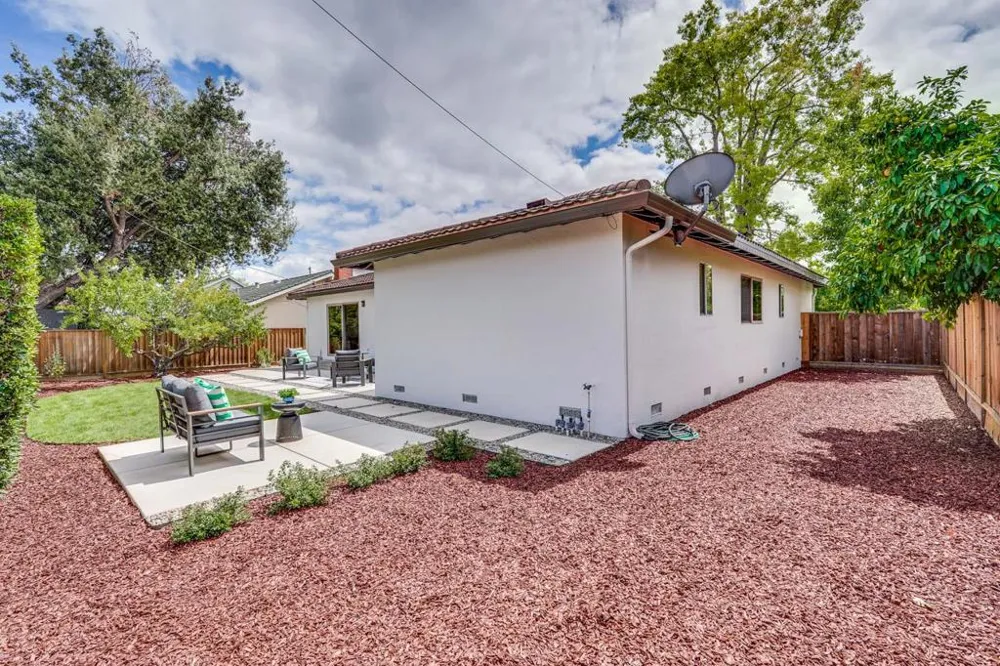 20129 Somerset Drive Cupertino, CA 95014
