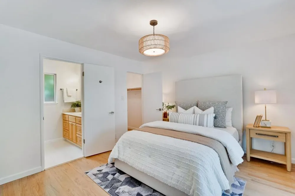 20129 Somerset Drive Cupertino, CA 95014