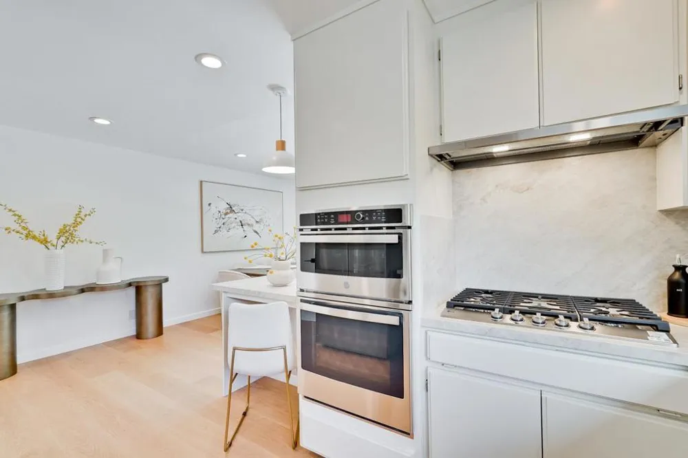 20129 Somerset Drive Cupertino, CA 95014
