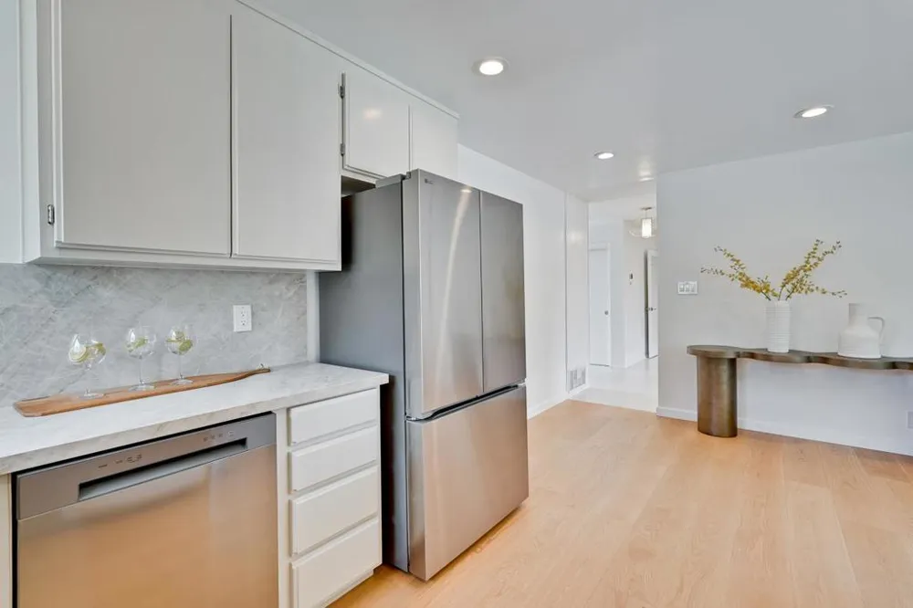 20129 Somerset Drive Cupertino, CA 95014