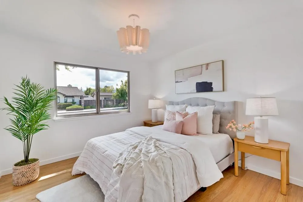 20129 Somerset Drive Cupertino, CA 95014