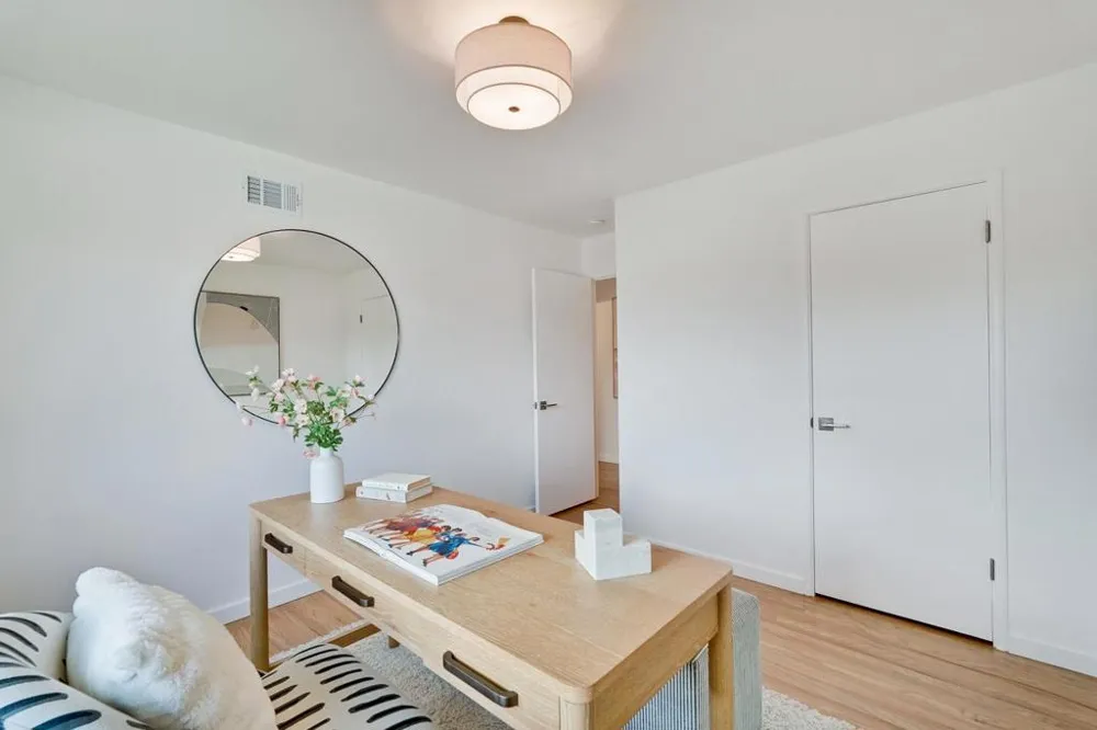 20129 Somerset Drive Cupertino, CA 95014