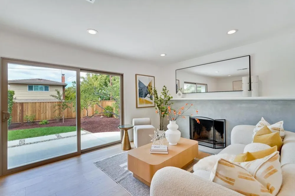20129 Somerset Drive Cupertino, CA 95014