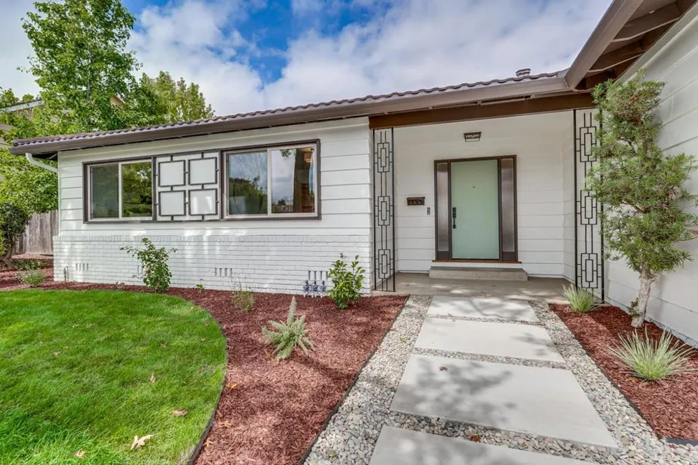 20129 Somerset Drive Cupertino, CA 95014