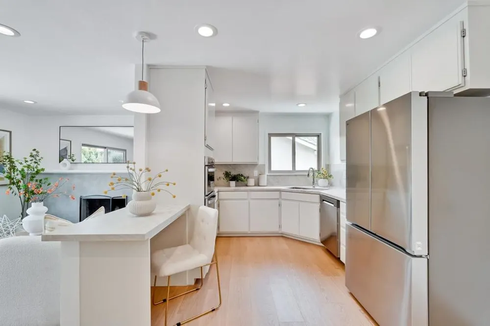 20129 Somerset Drive Cupertino, CA 95014