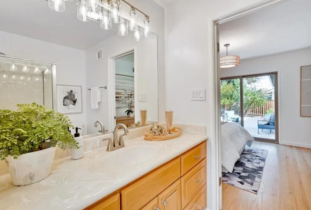 20129 Somerset Drive Cupertino, CA 95014