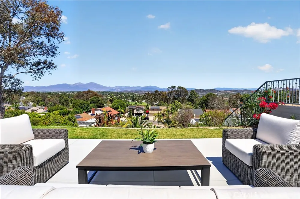 27182 Calle Del Cid Mission Viejo, CA 92691
