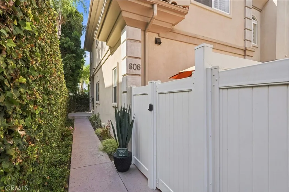 606 9th Hermosa Beach, CA 90254