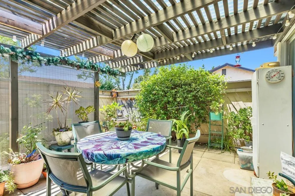 9528 eve Santee, CA 92071