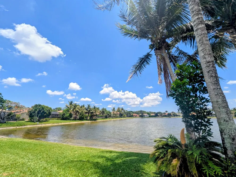 10640 Oak Meadow Lane Lake Worth, FL 33449