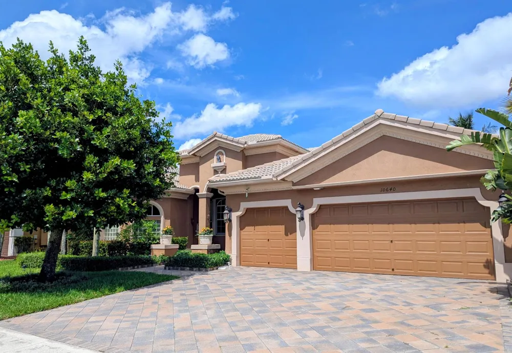 10640 Oak Meadow Lane Lake Worth, FL 33449