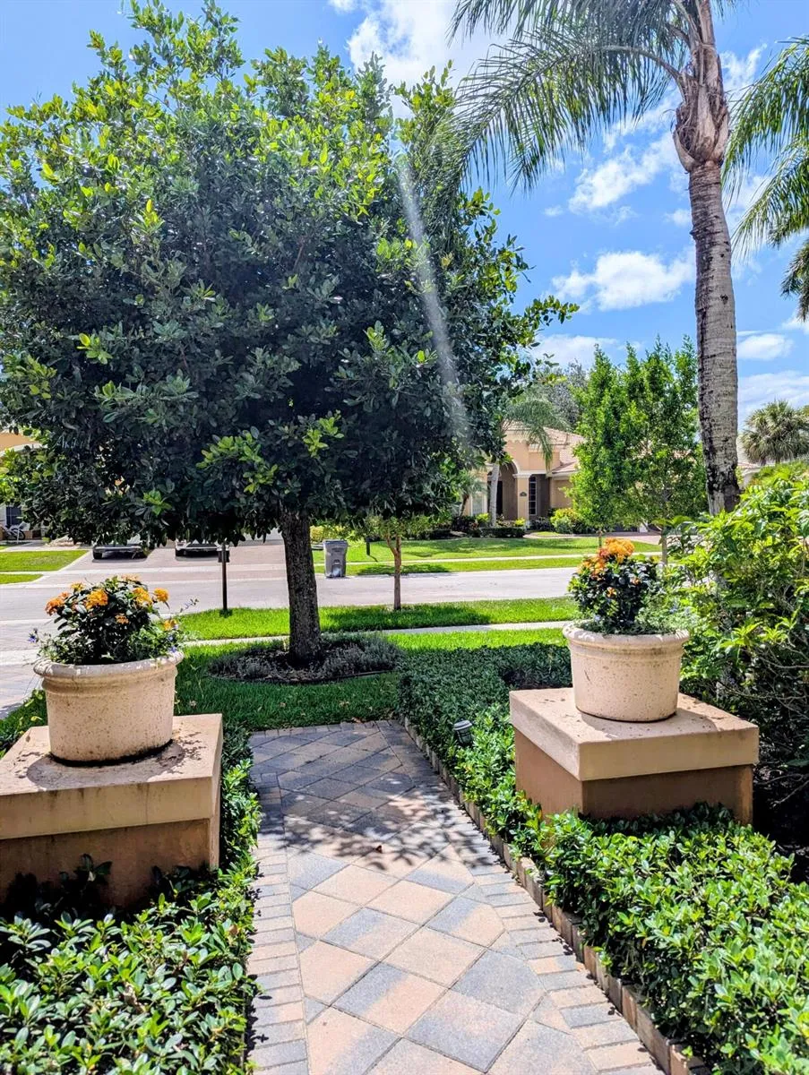 10640 Oak Meadow Lane Lake Worth, FL 33449