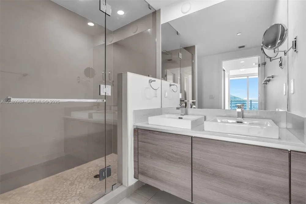1080 Brickell Ave #3801 Miami, FL 33131