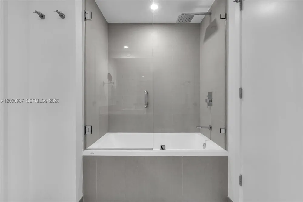 1080 Brickell Ave #3801 Miami, FL 33131
