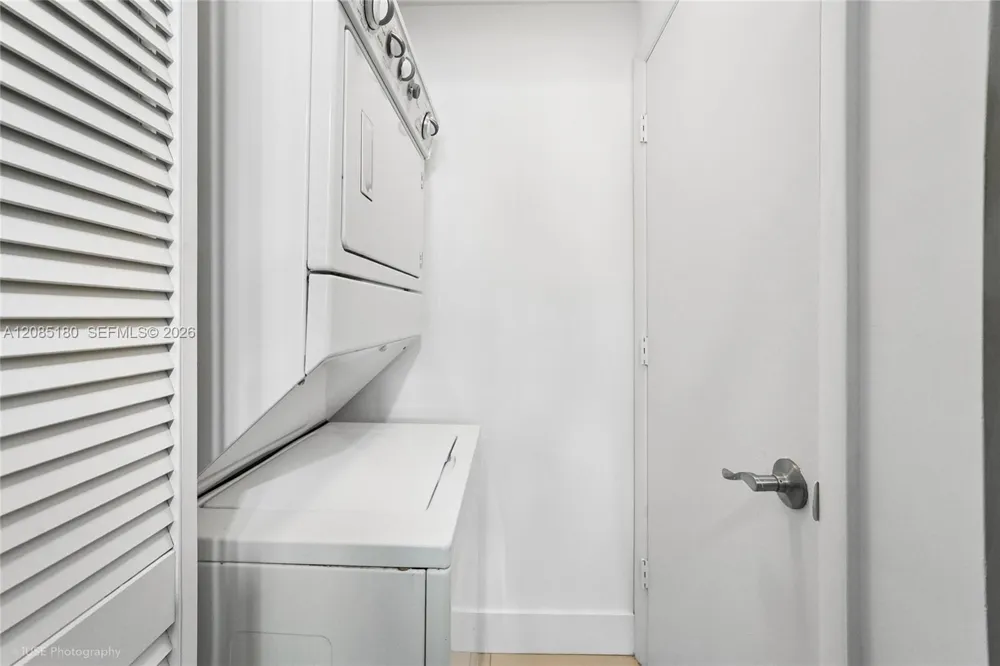 253 NE 2nd St #2104 Miami, FL 33132