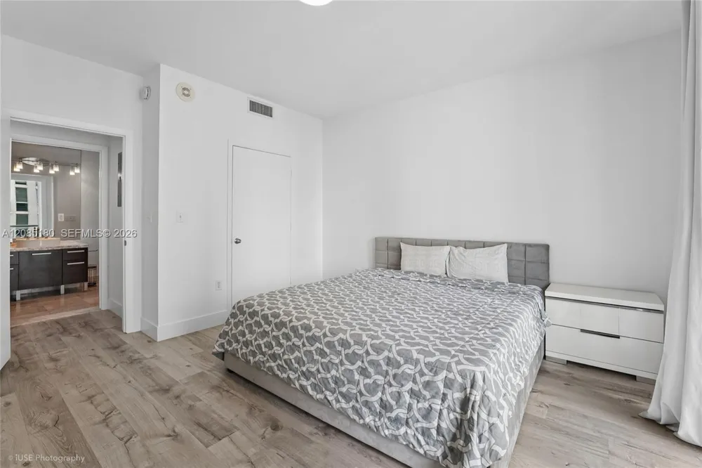 253 NE 2nd St #2104 Miami, FL 33132