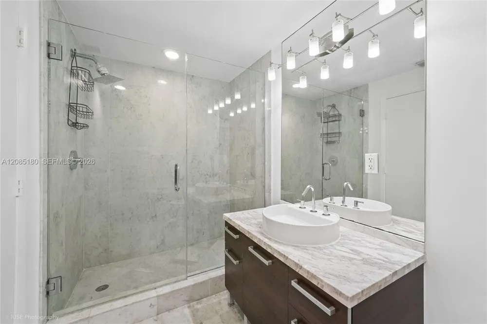 253 NE 2nd St #2104 Miami, FL 33132