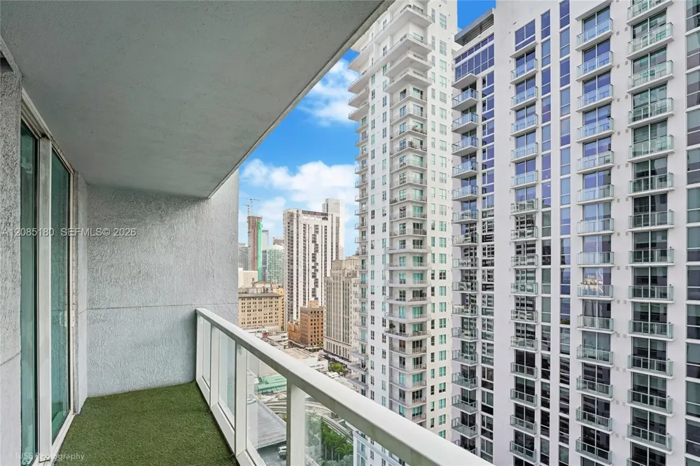 253 NE 2nd St #2104 Miami, FL 33132