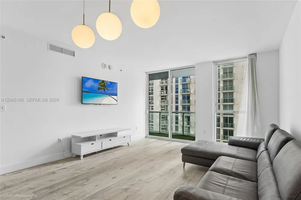 253 NE 2nd St #2104 Miami, FL 33132