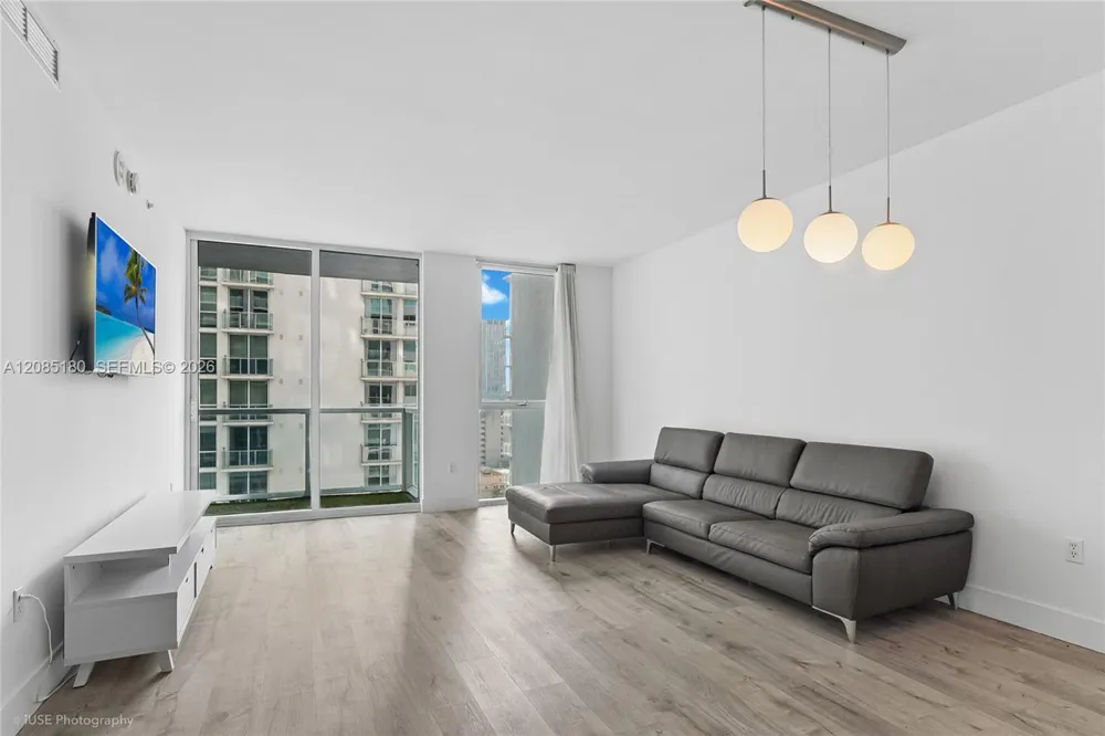253 NE 2nd St #2104 Miami, FL 33132