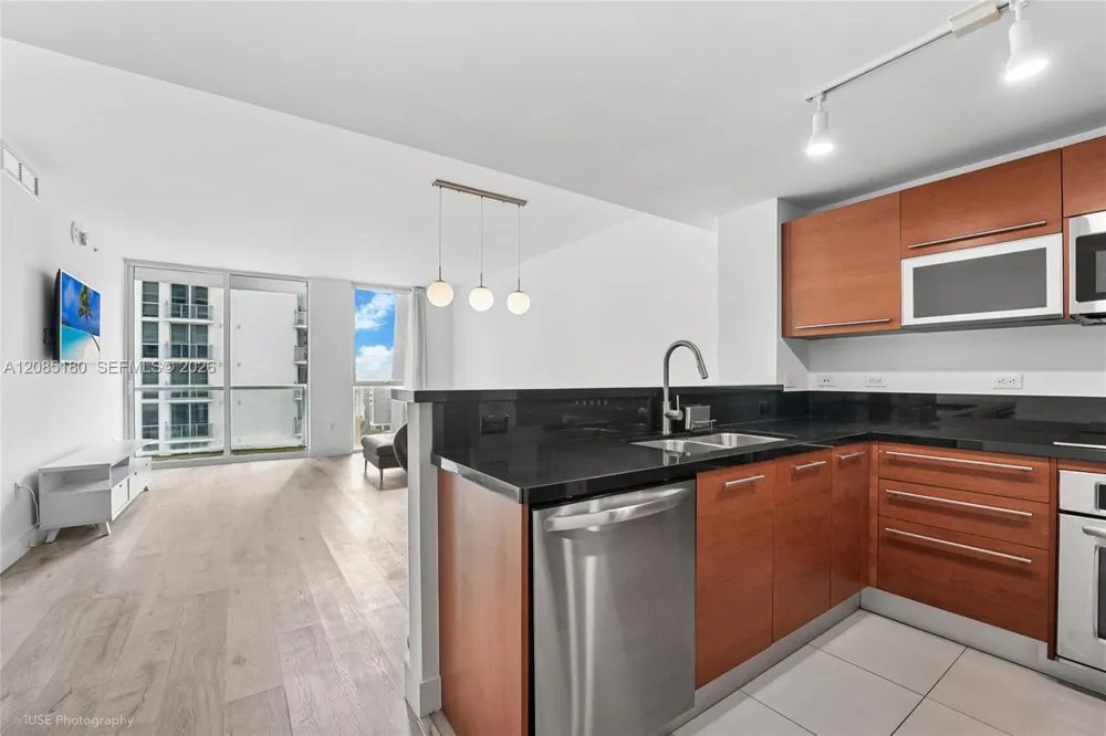 253 NE 2nd St #2104 Miami, FL 33132