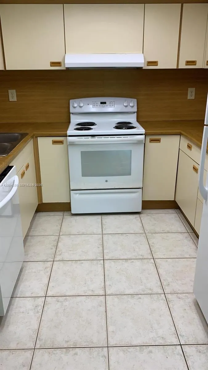 12455 SW 93rd Ter #204T Miami, FL 33186