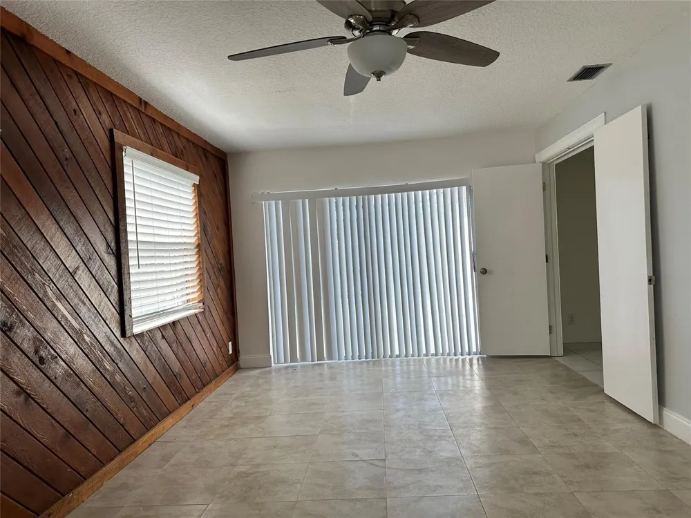 1905 SW 86TH AVENUE North Lauderdale, FL 33068