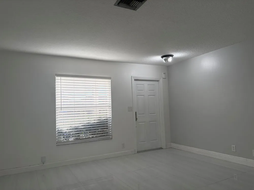 1905 SW 86TH AVENUE North Lauderdale, FL 33068
