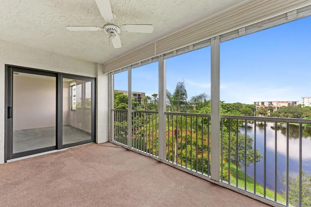 2112 S CYPRESS BEND DRIVE #607 Pompano Beach, FL 33069