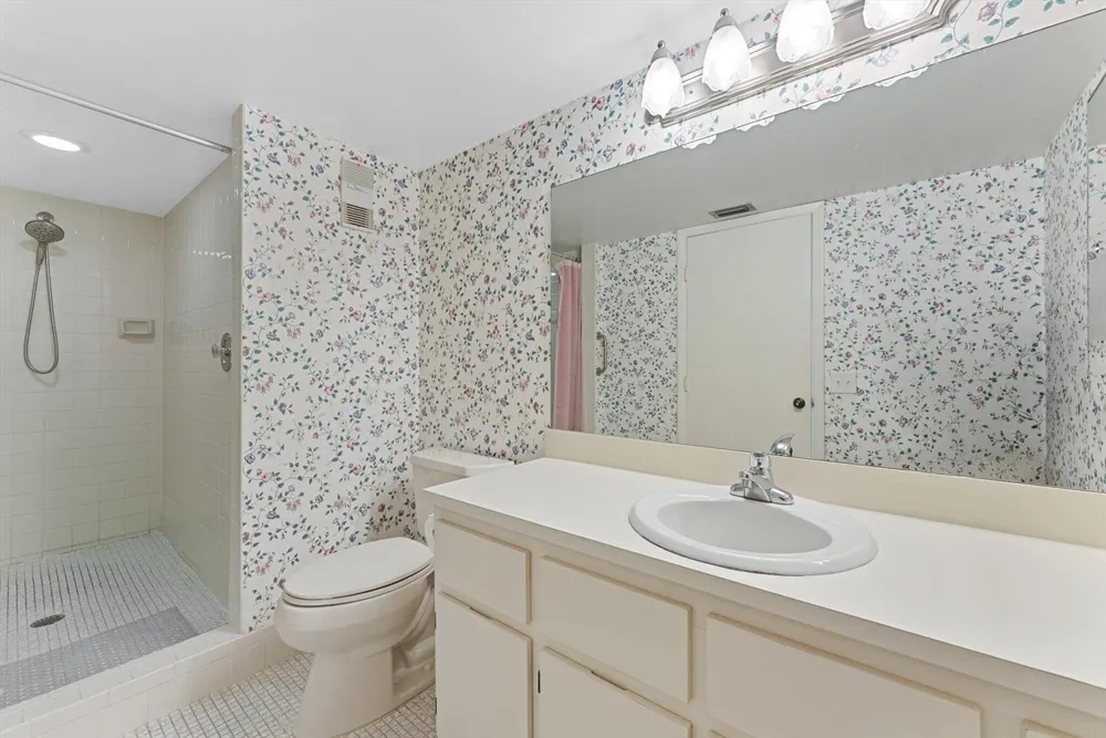 2112 S CYPRESS BEND DRIVE #607 Pompano Beach, FL 33069